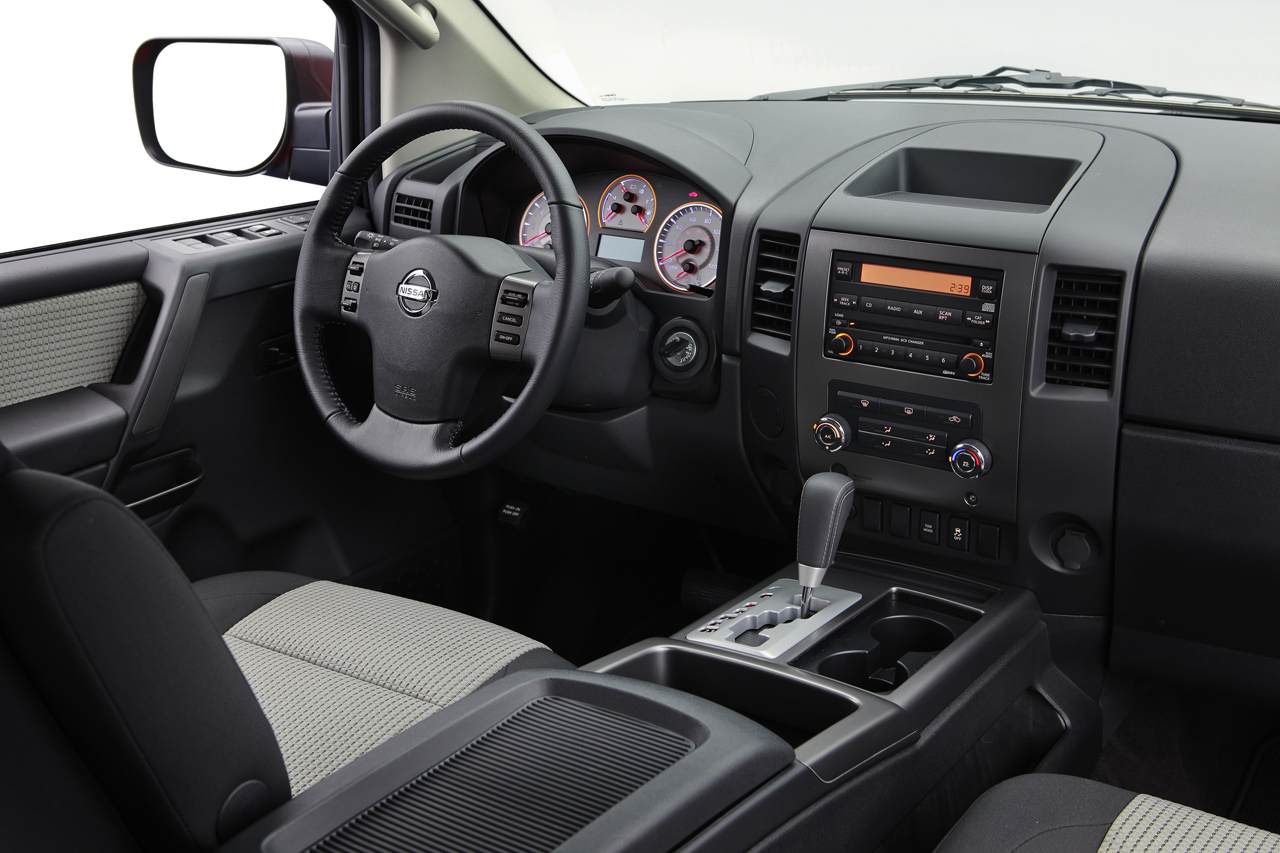 Nissan Titan V6