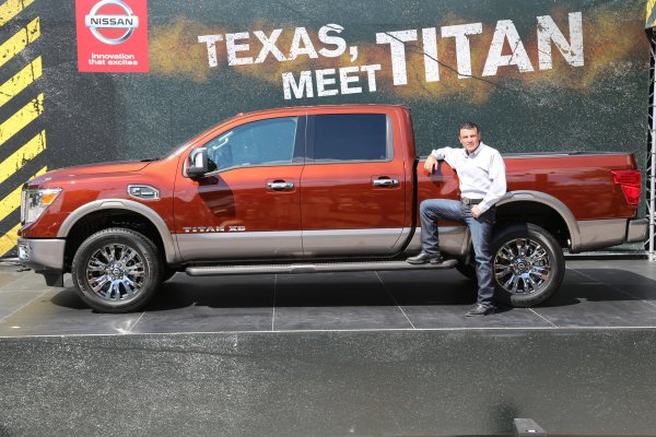 Nissan Titan V6