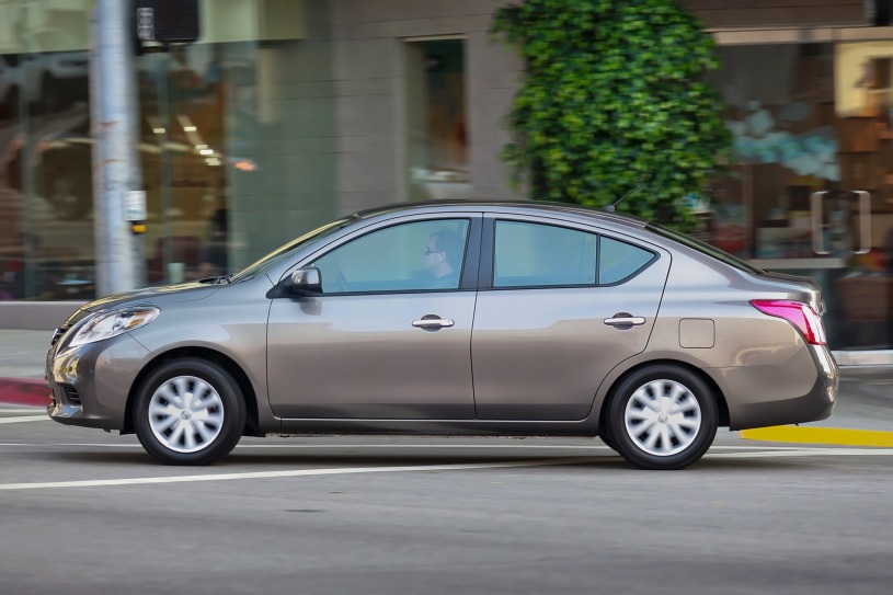 Nissan Versa 1.6 S Sedan