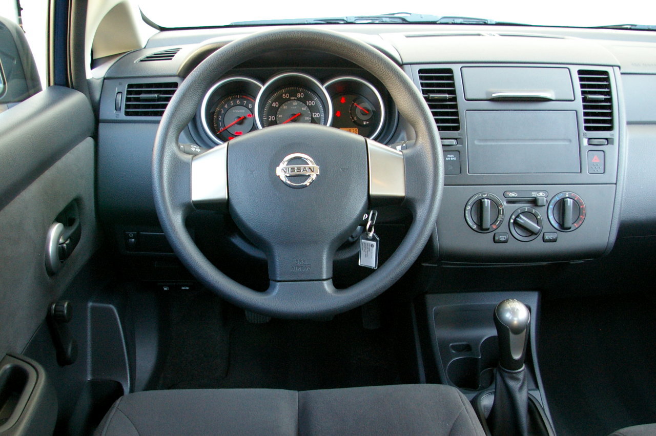 Nissan Versa 1.6s