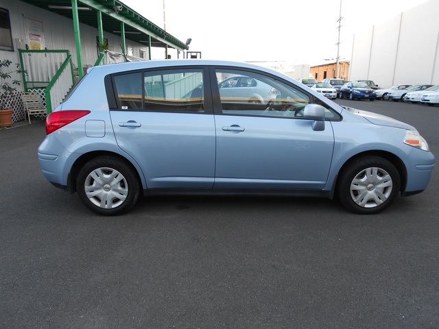 Nissan Versa 1.8 S Hatchback