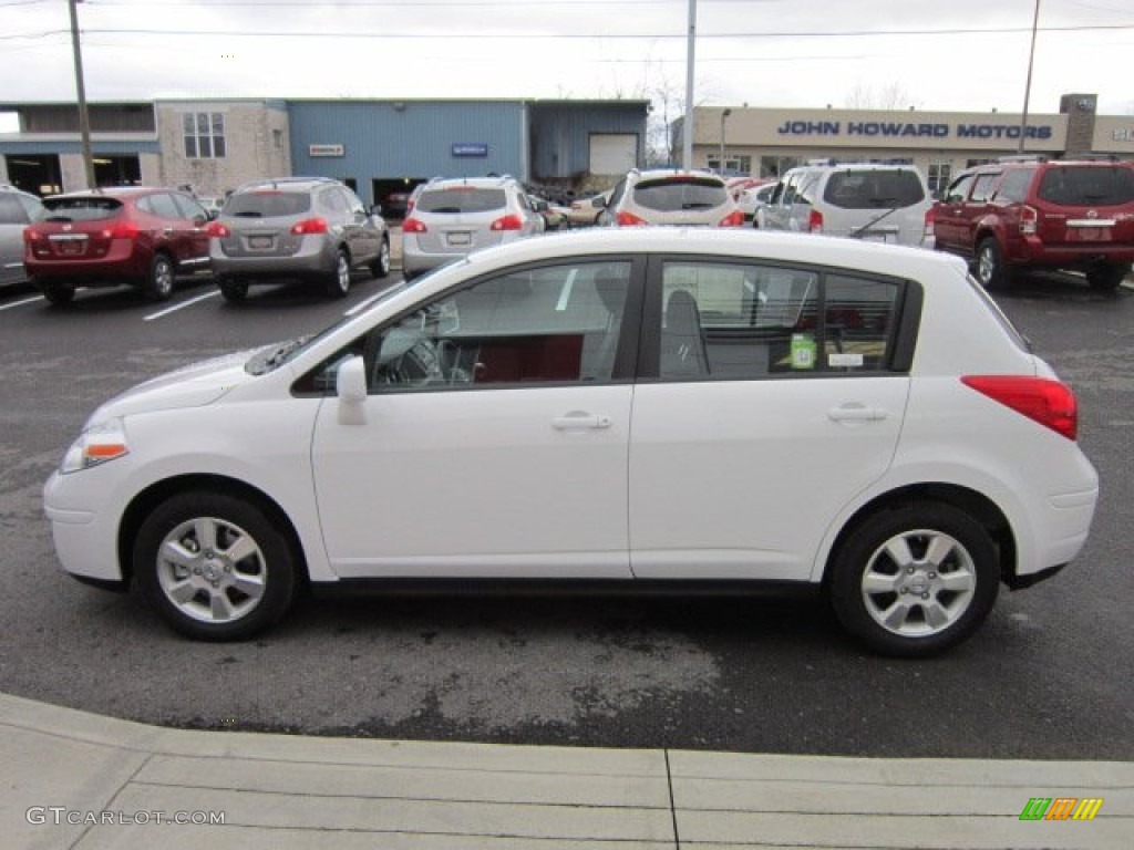 Nissan Versa 1.8 S Hatchback