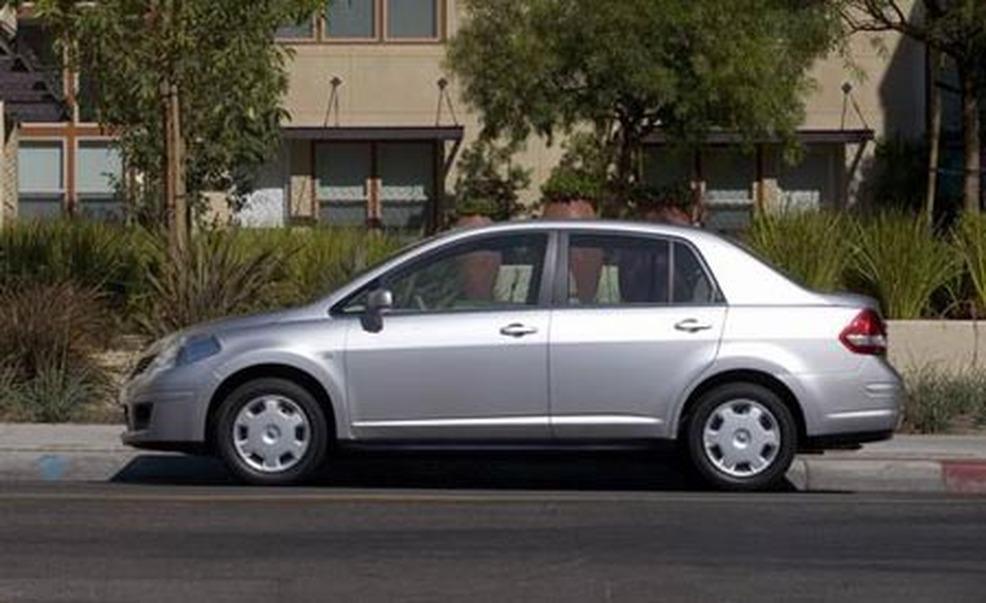 Nissan Versa 1.8 S