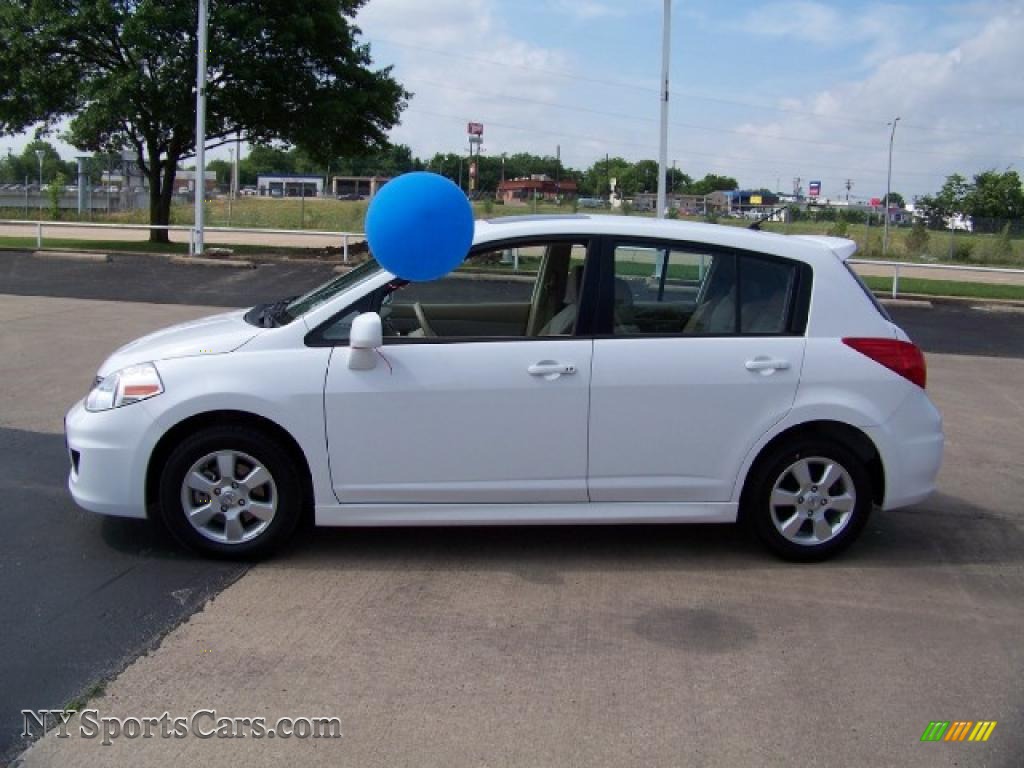 Nissan Versa 1.8 Sl Hatchback