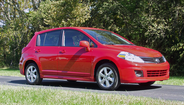 Nissan Versa 1.8 Sl Hatchback