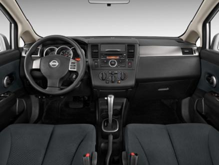 Nissan Versa 1.8 Sl Hatchback