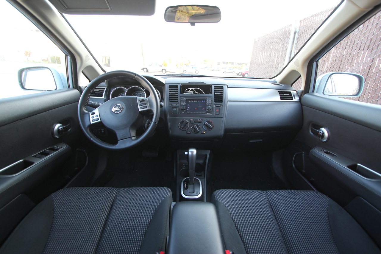 Nissan Versa 1.8 Sl Hatchback