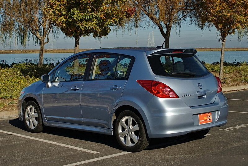 Nissan Versa 1.8 Sl Hatchback
