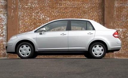 Nissan Versa 1.8 Sl