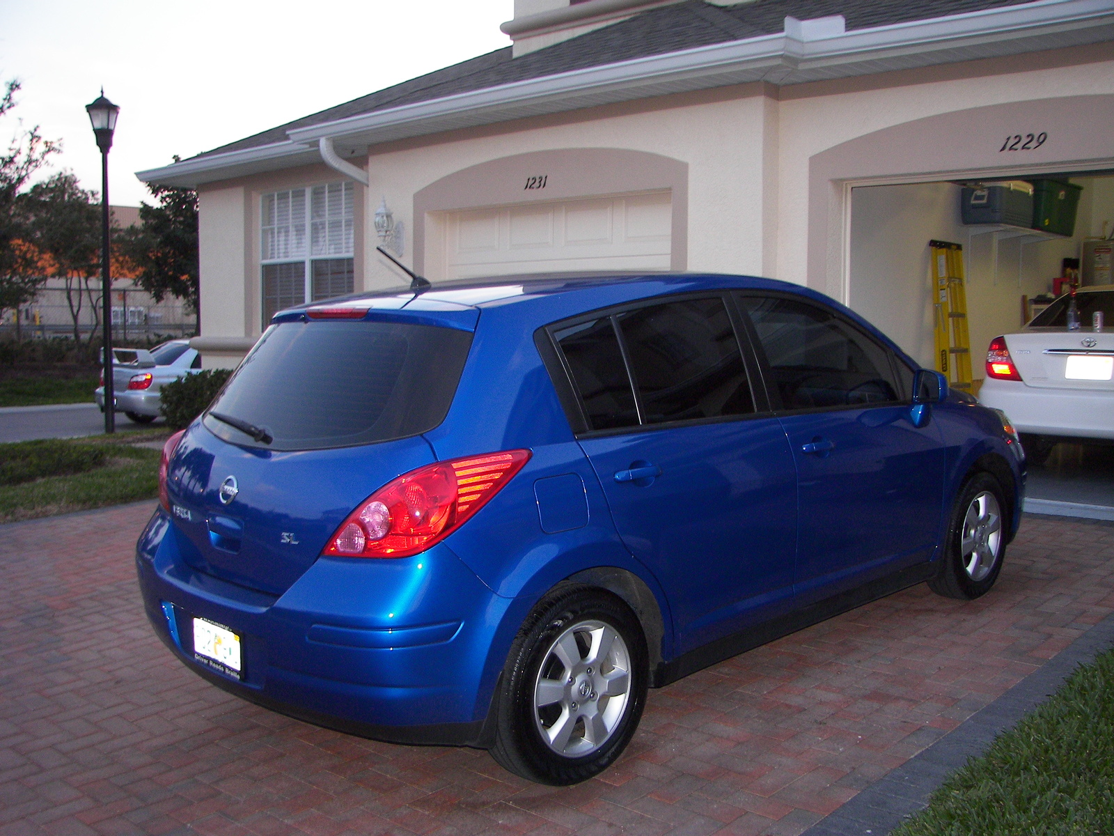 Nissan Versa Hatchback 2007