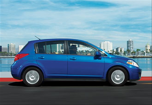 Nissan Versa Hatchback 2007