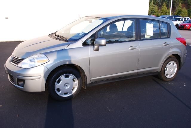 Nissan Versa Hatchback 2007