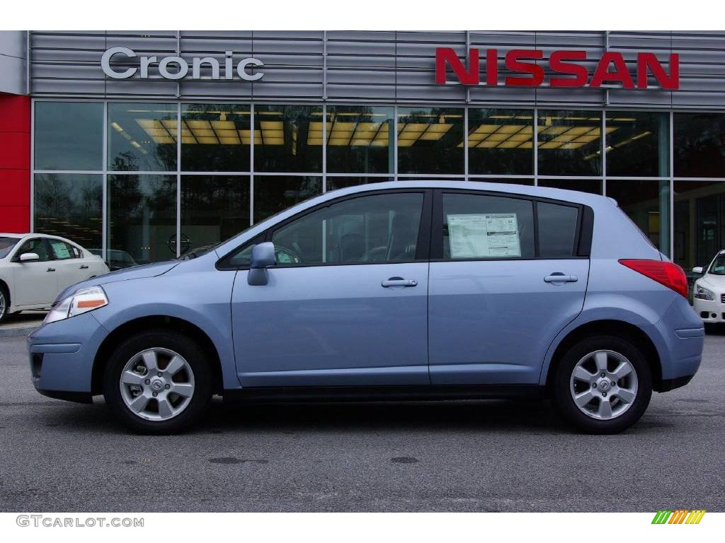 Nissan Versa Hatchback 2009