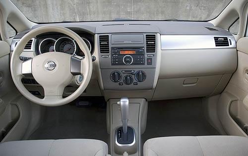 Nissan Versa Hatchback 2009