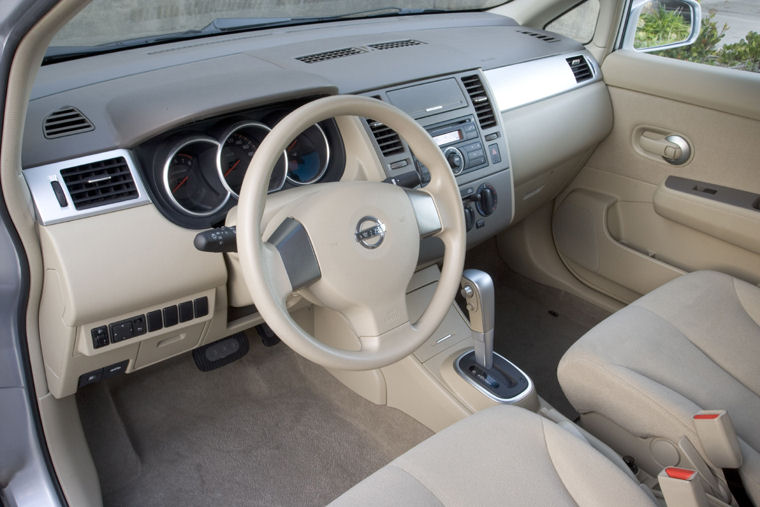 Nissan Versa Hatchback 2009