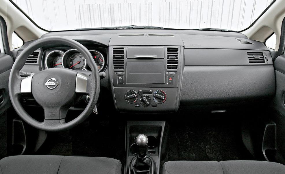 Nissan Versa Hatchback 2009