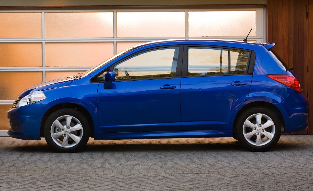 Nissan Versa Hatchback 2011