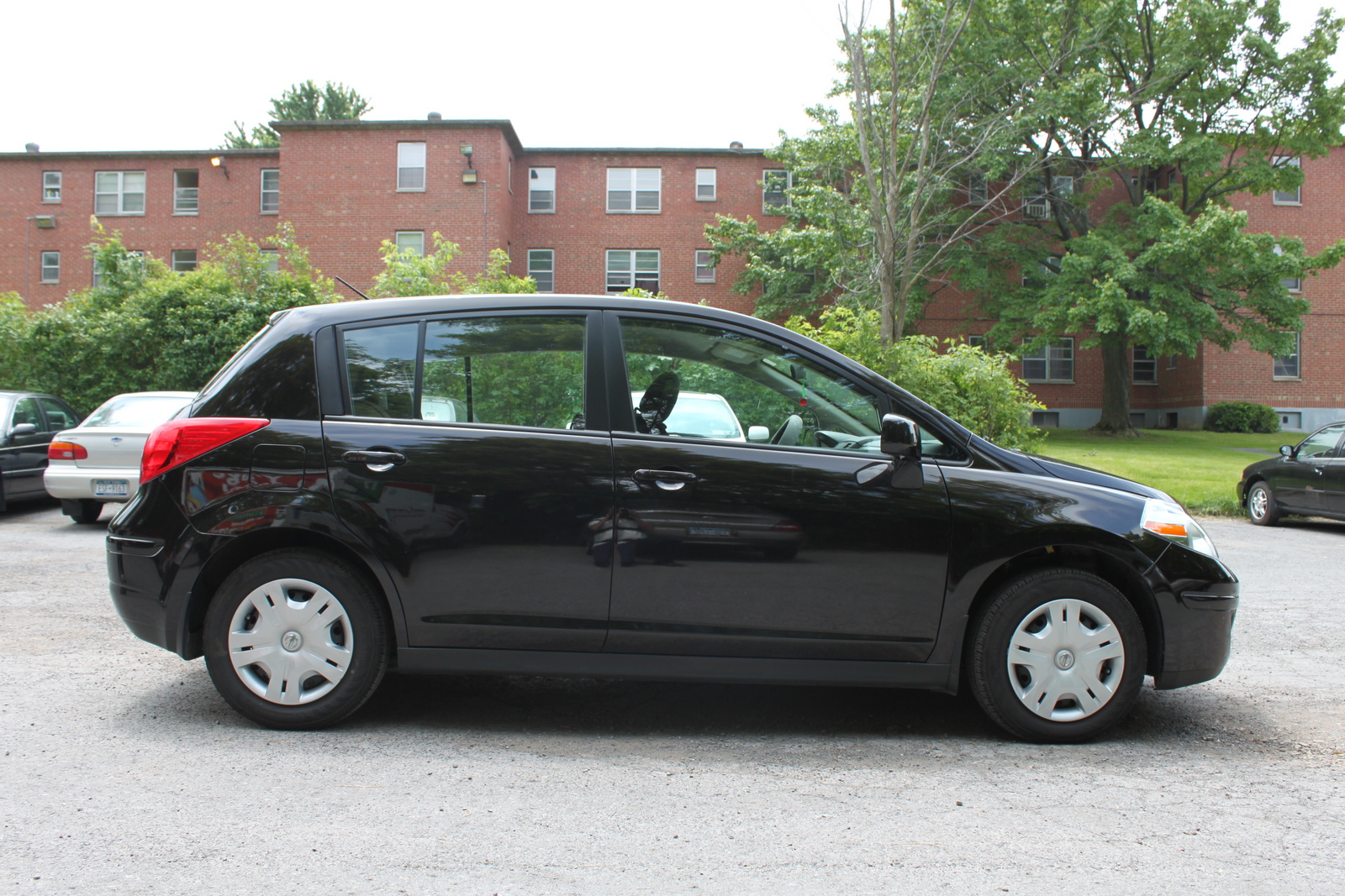 Nissan Versa Hatchback 2011