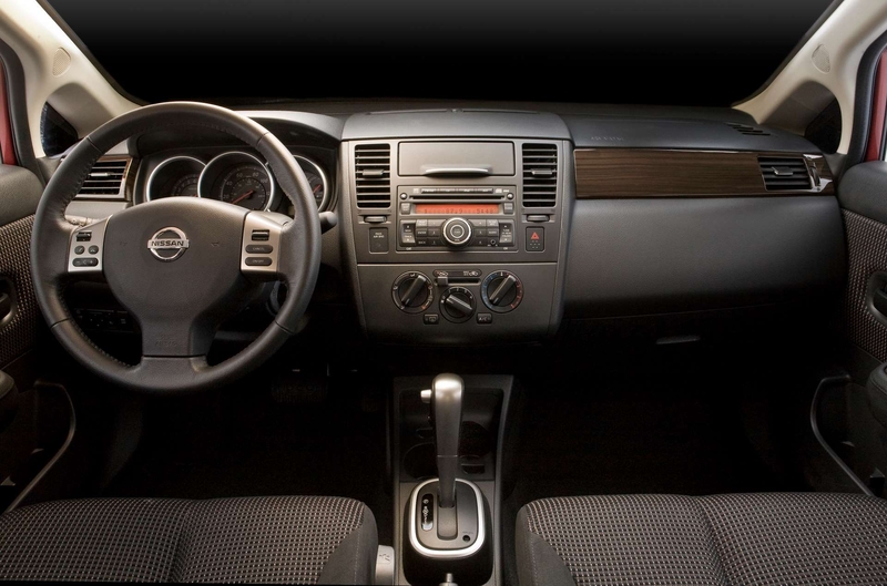 Nissan Versa Hatchback 2011