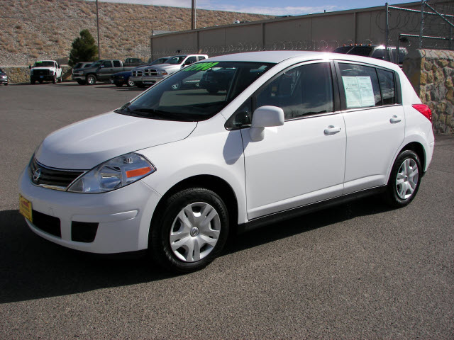Nissan Versa Hatchback 2011