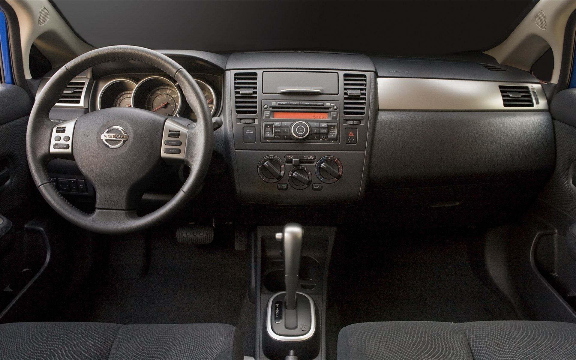 Nissan Versa Hatchback 2011
