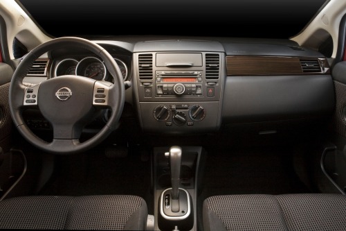 Nissan Versa Hatchback 2012