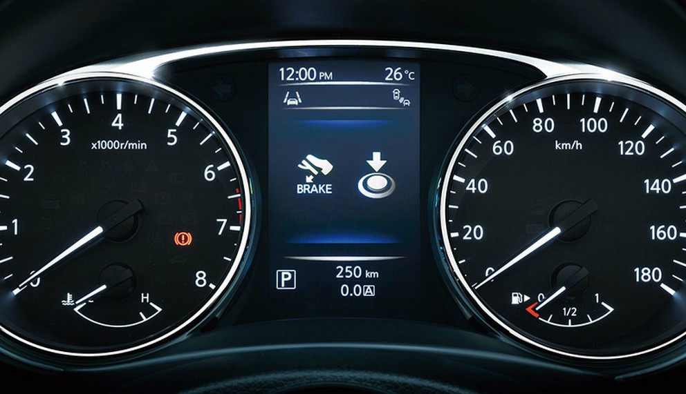 Nissan X-Trail Hybrid 2015