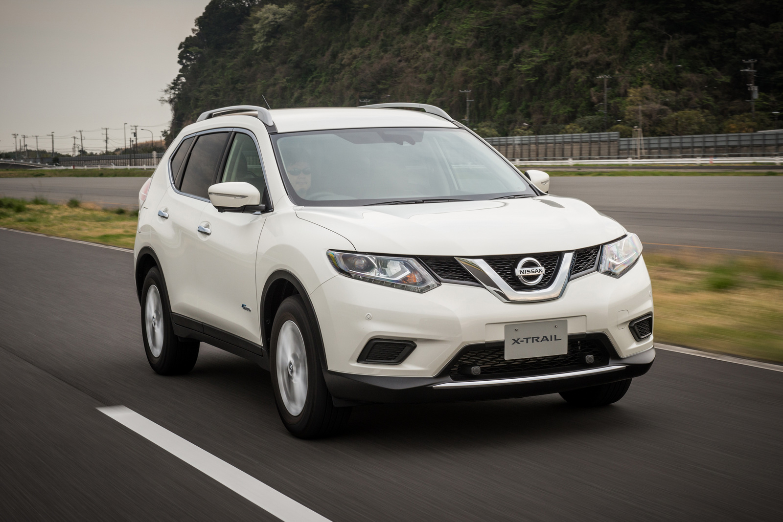 Nissan X-Trail Hybrid 2015