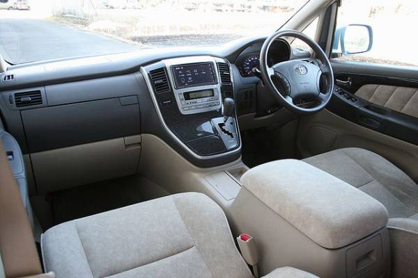 Toyota Alphard 2004