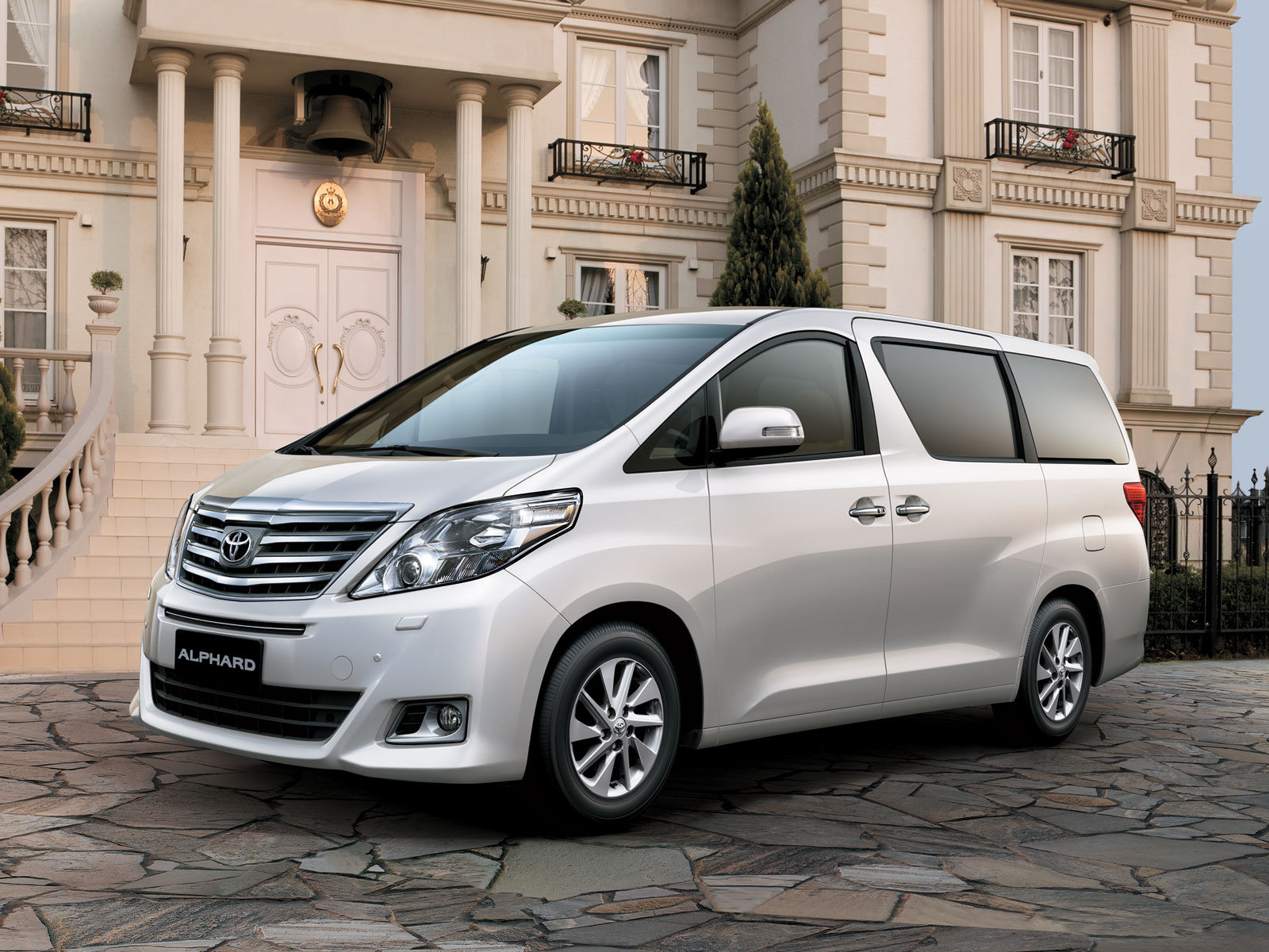 Toyota Alphard 3.5