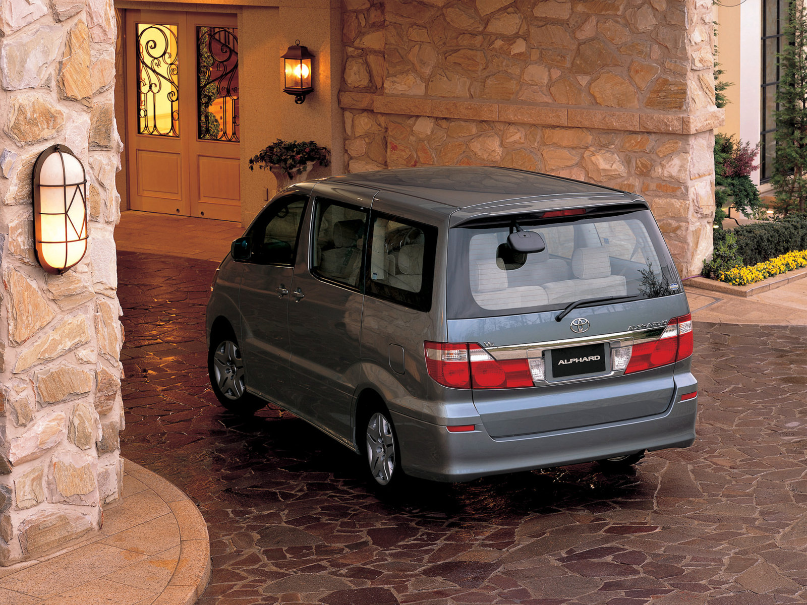 Toyota Alphard 4wd