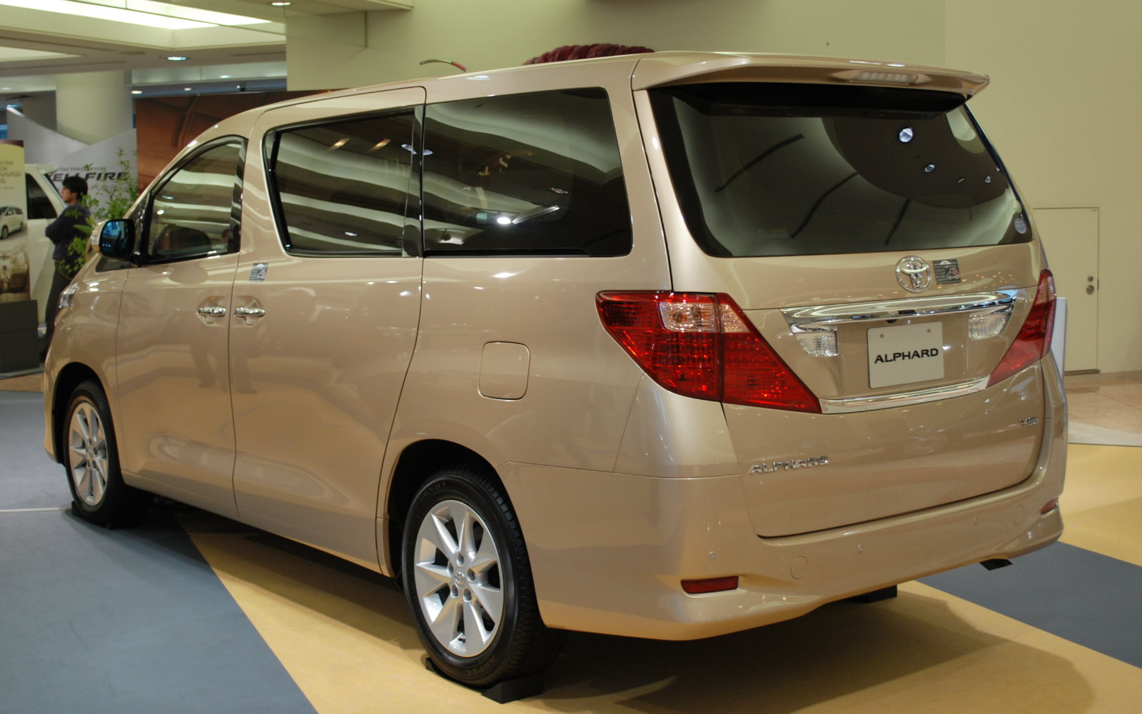 Toyota Alphard Van