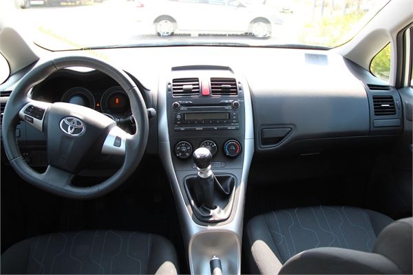 Toyota Auris 2011