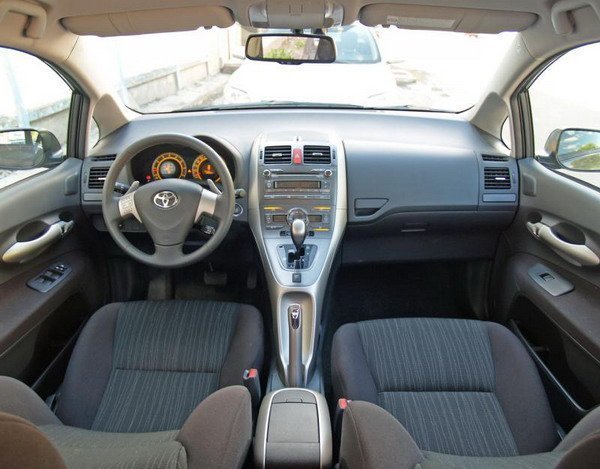 Toyota Auris 7 Seater