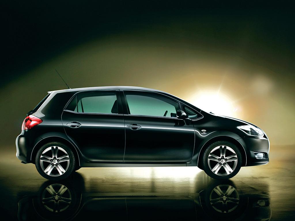 Toyota Auris Black