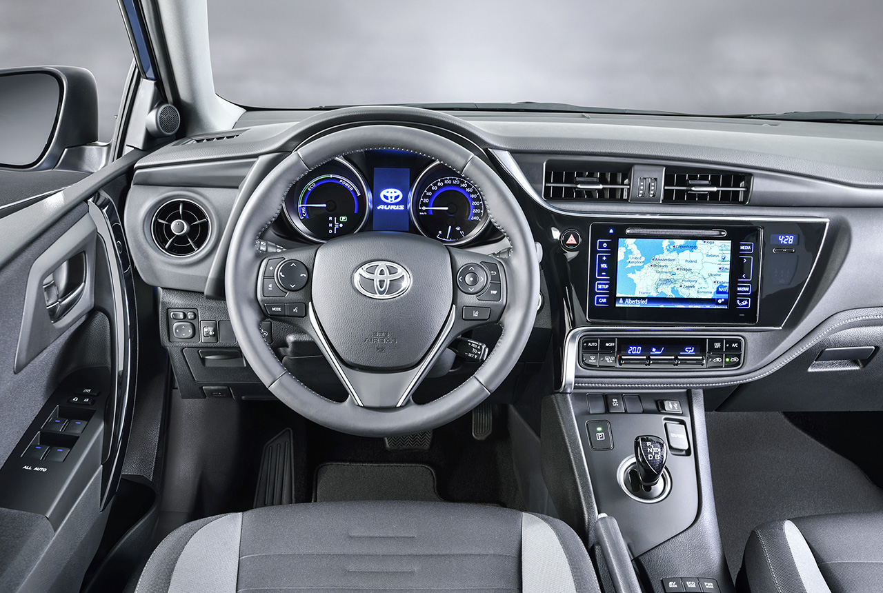 Toyota Auris Facelift 2015