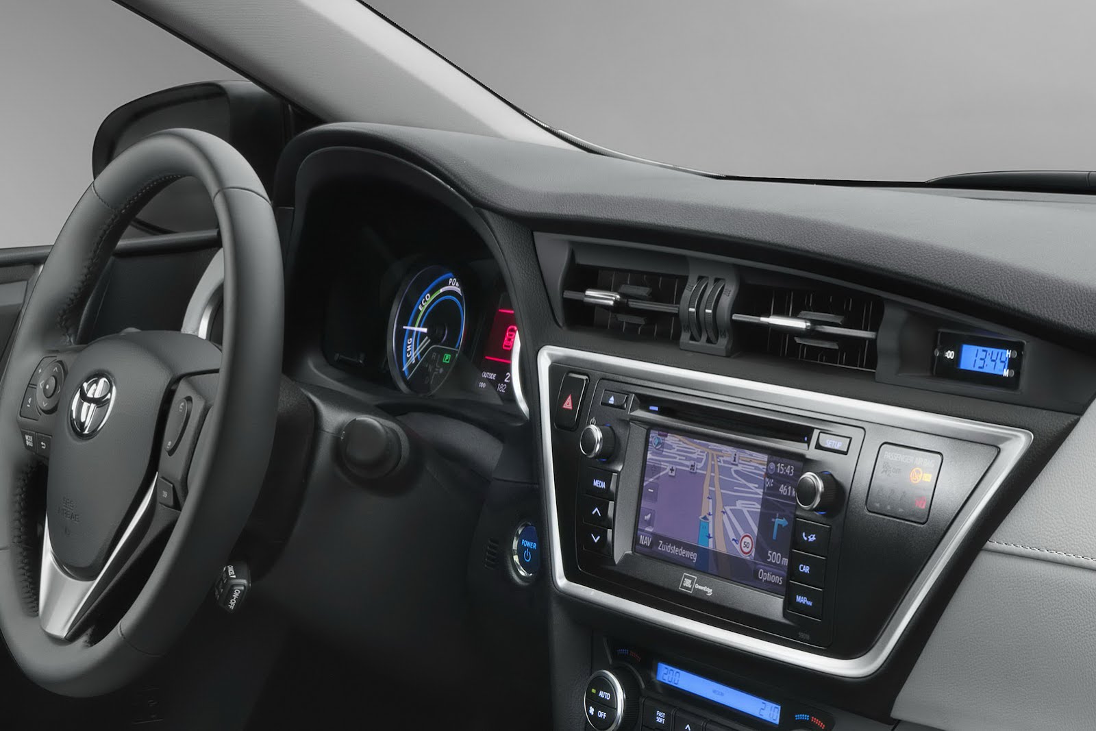 Toyota Auris Hybrid 2013