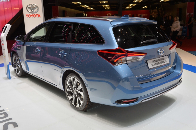 Toyota Auris Hybrid 2015