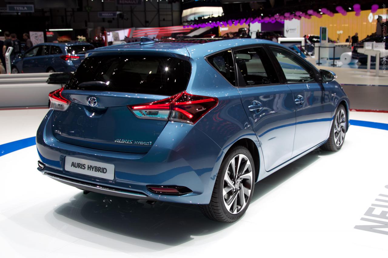 Toyota Auris Hybrid 2015