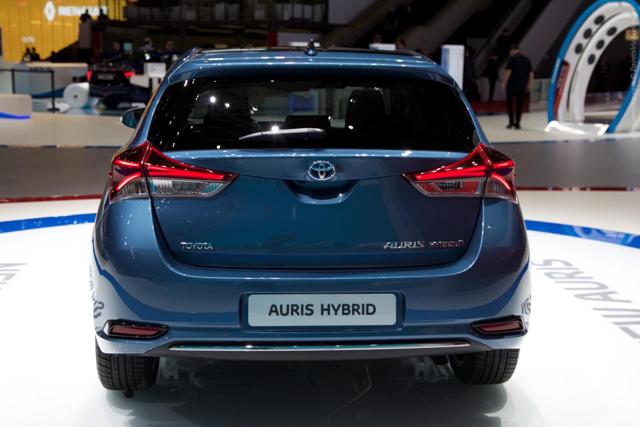 Toyota Auris Hybrid 2015