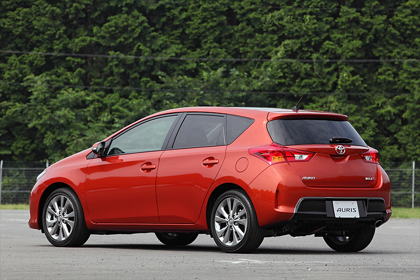 Toyota Auris Red