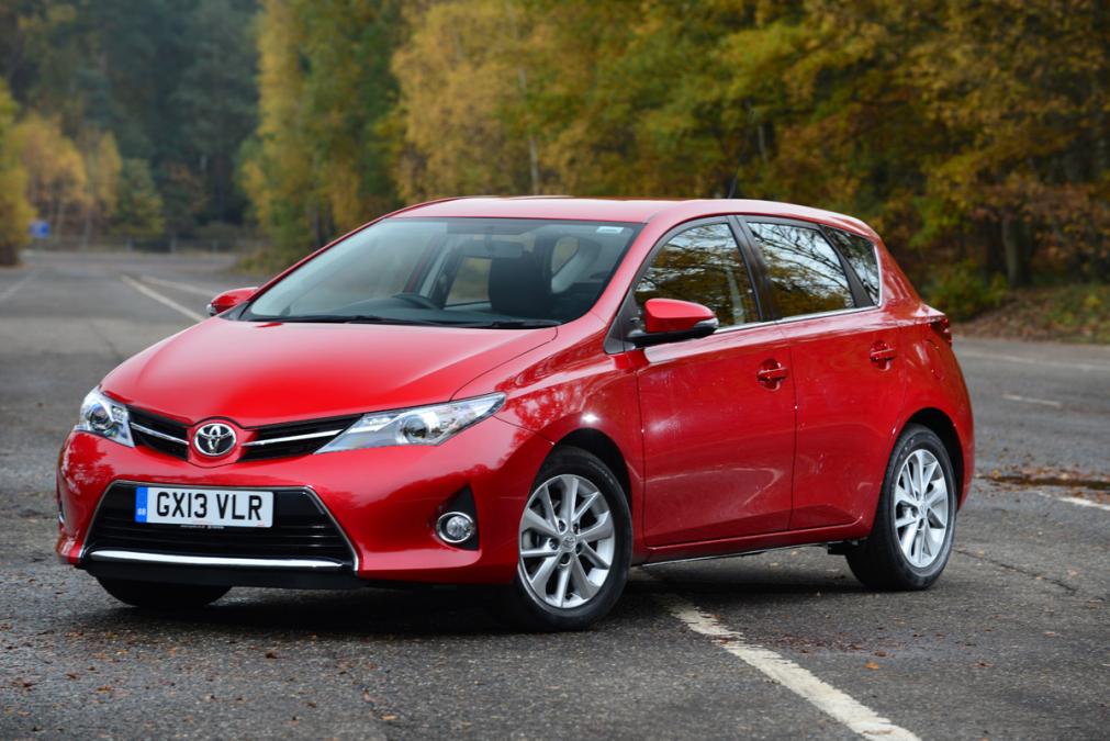Toyota Auris Red