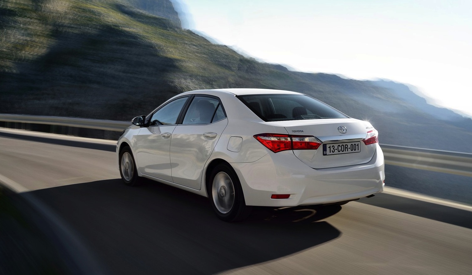 Toyota Auris Sedan