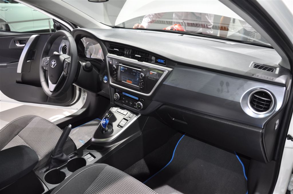 Toyota Auris Touring Hybrid