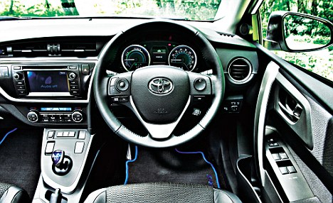 Toyota Auris White