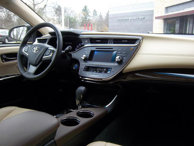 Toyota Avalon Hybrid 2013