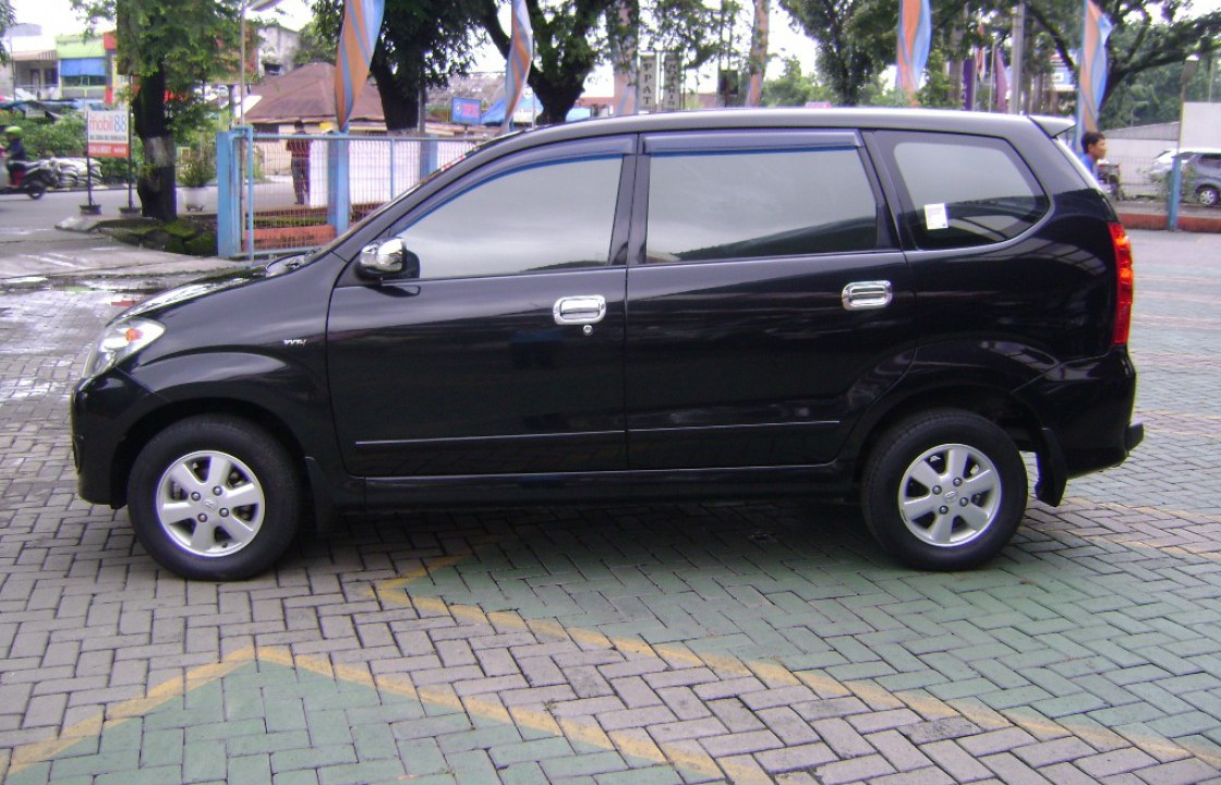 Toyota Avanza S