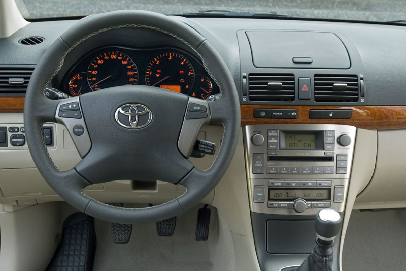 Toyota Avensis 2.2 D-Cat