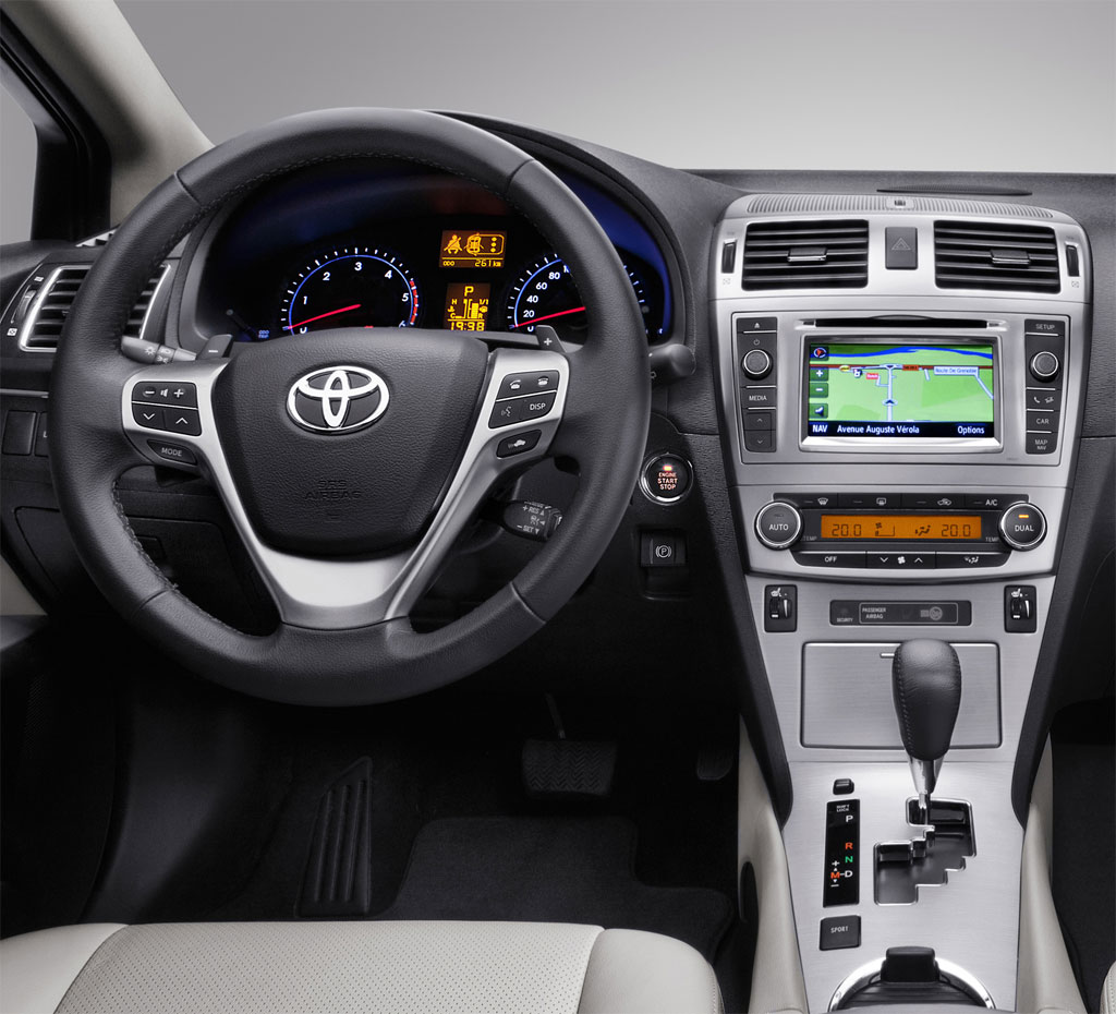 Toyota Avensis 2012