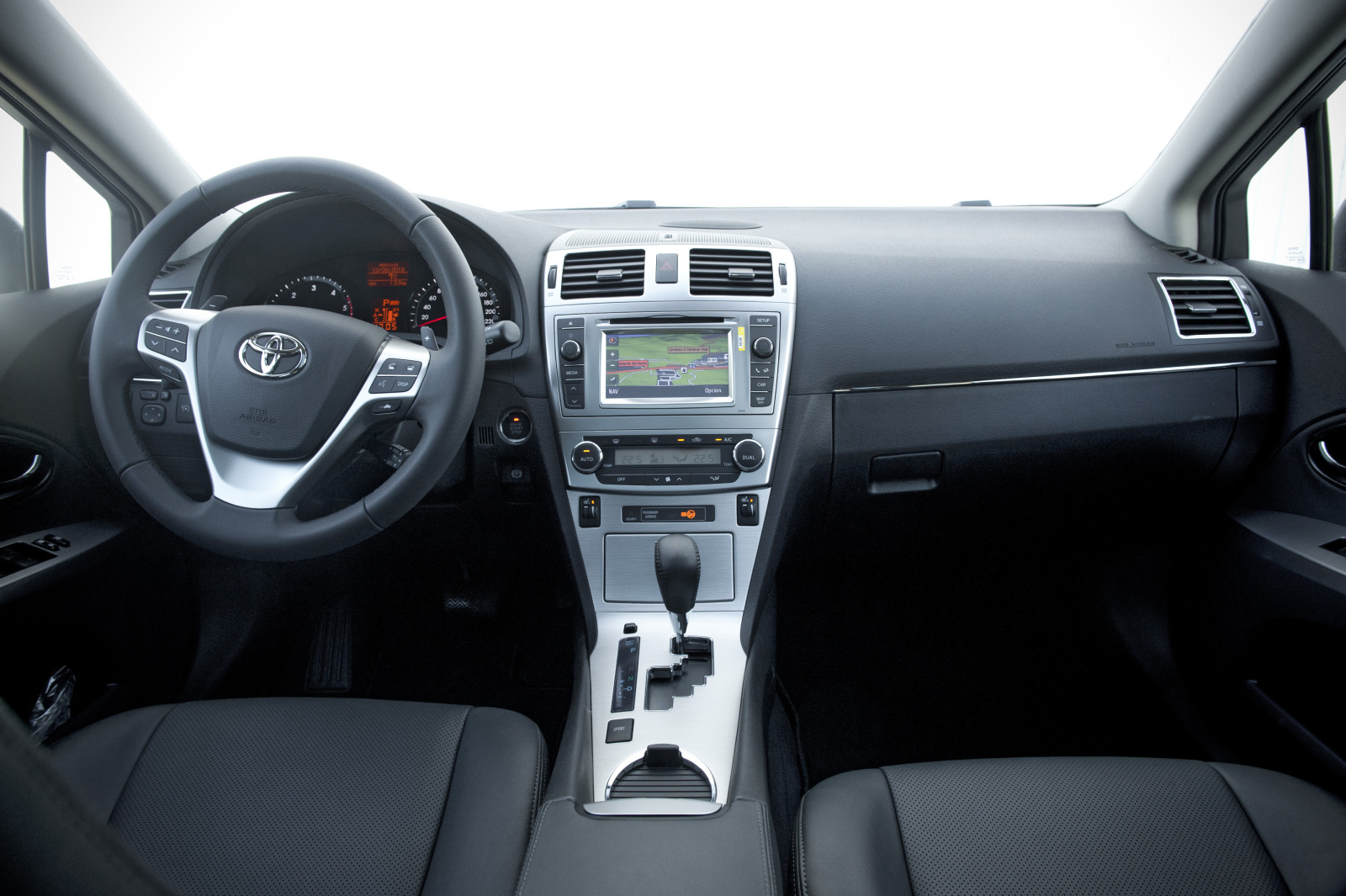 Toyota Avensis 2013